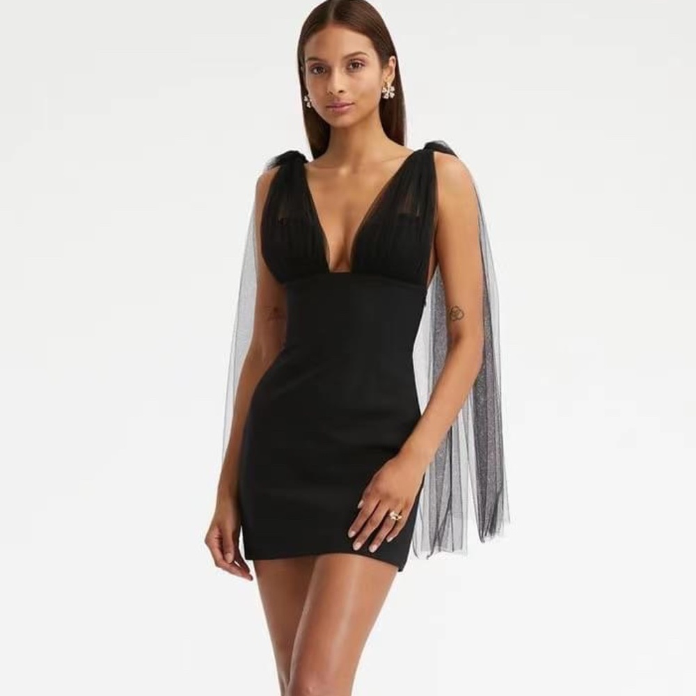 NEW Oscar de la Renta black dress with cape